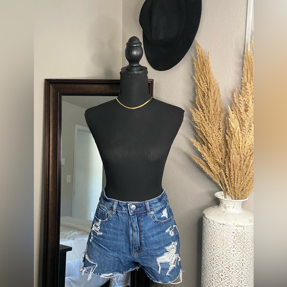 American Eagle Distressed Mom Short